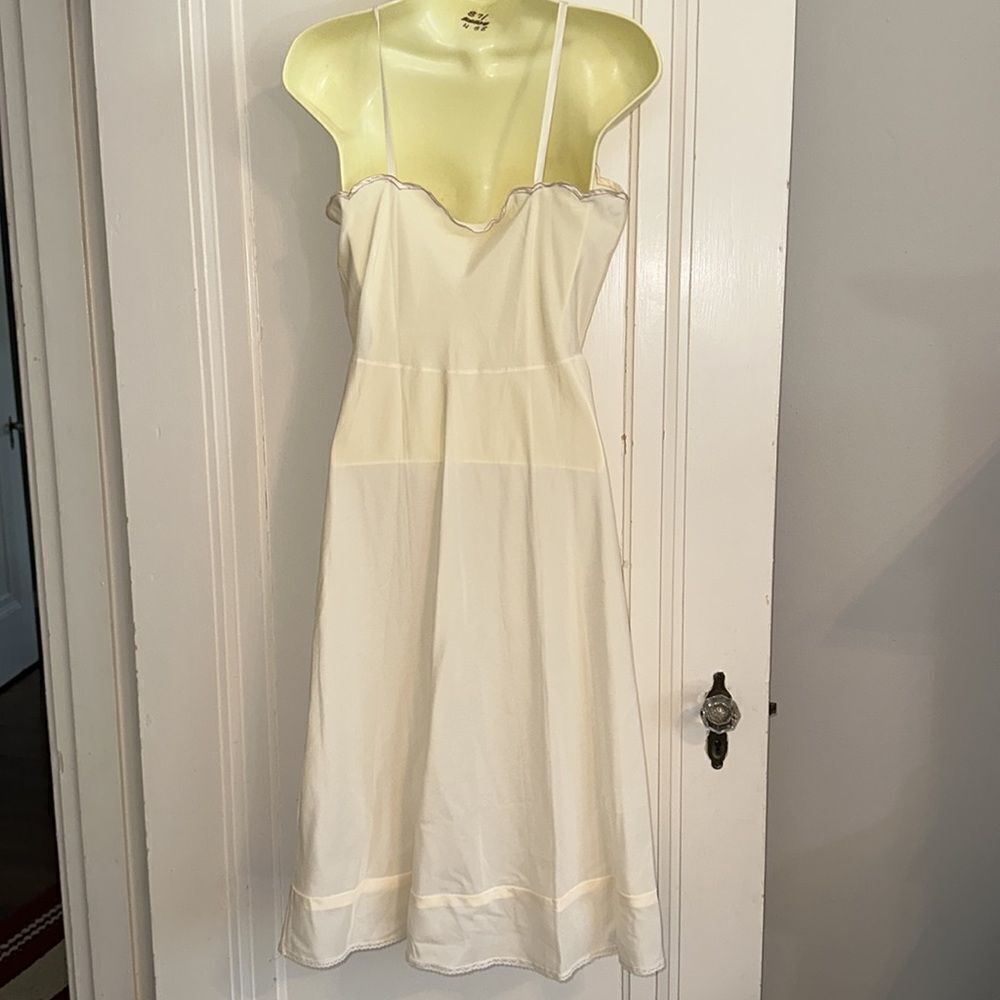 Vintage‎ Corhan Noumair off white/cream nylon full slip with floral embroidery - Picture 4 of 9